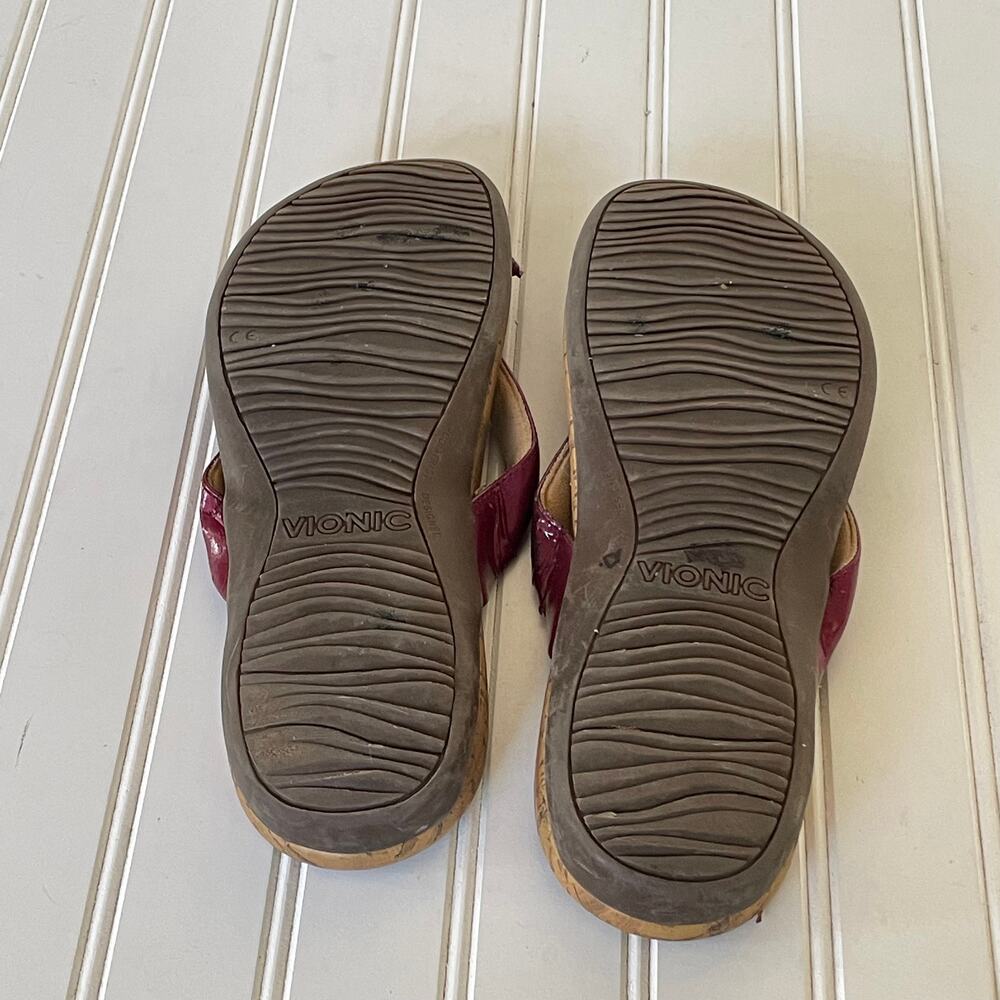 Vionic Red Patent Leather Flip Flops Size 10 - image 8